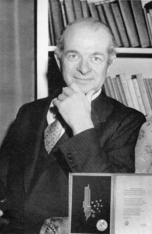 Photo of Fulbrighter and Nobel laureate Linus Pauling